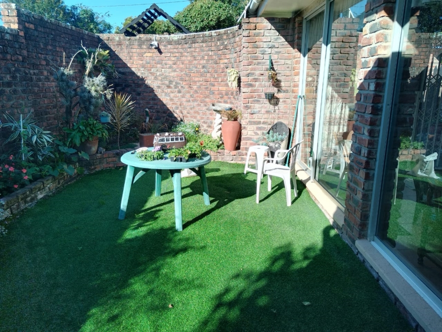 3 Bedroom Property for Sale in Sunnyridge Eastern Cape